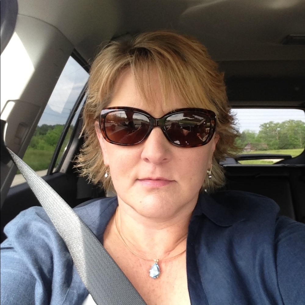 Meet your Posher, Lisa